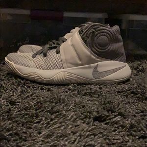 Kyrie 2